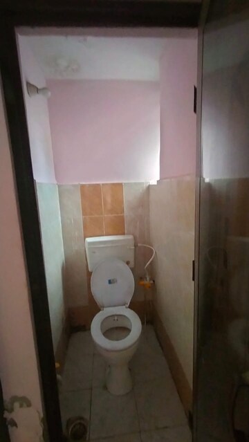 Bathroom in 1.5 BHK Apartment at Sector 10 Greater Noida – for Sale