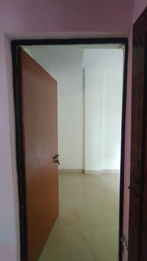 Room in 1.5 BHK Apartment at Sector 10 Greater Noida – for Sale