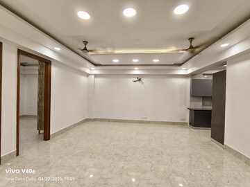 Room in 3 BHK Builder Floor at Vasant Kunj – for Rent
