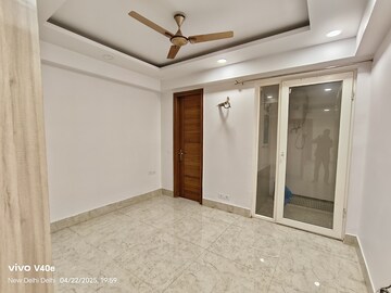 Room in 3 BHK Builder Floor at Vasant Kunj – for Rent