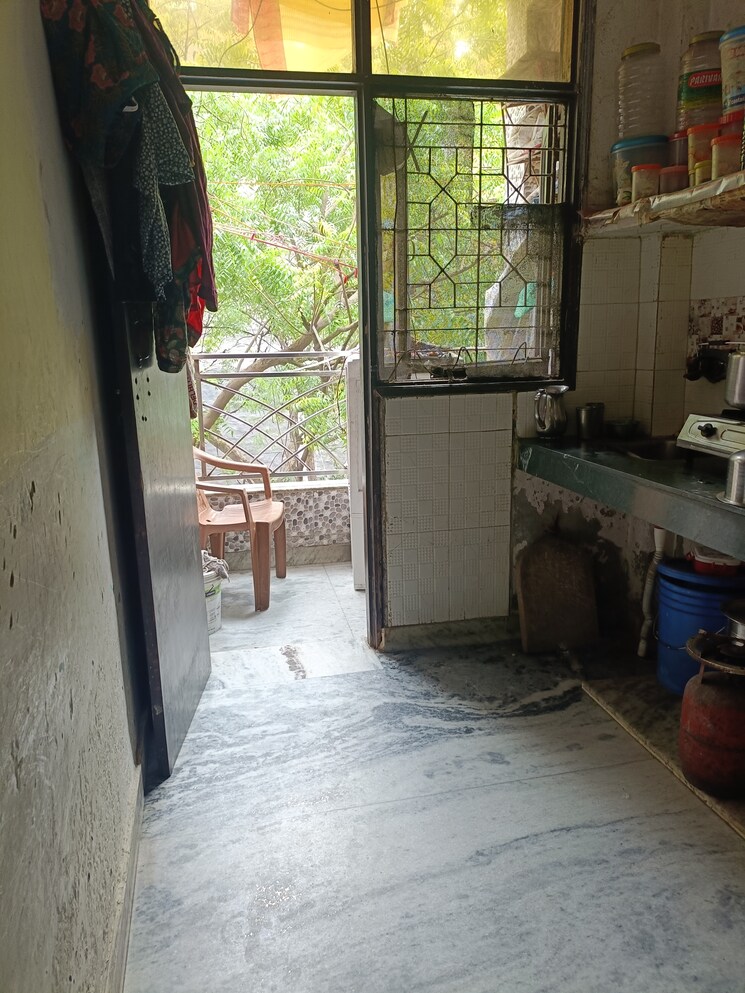 Kitchen, new ashok nagar 1.5 Bedroom 30 Sq.Yd. Builder Floor In New Ashok Nagar Delhi 9079166