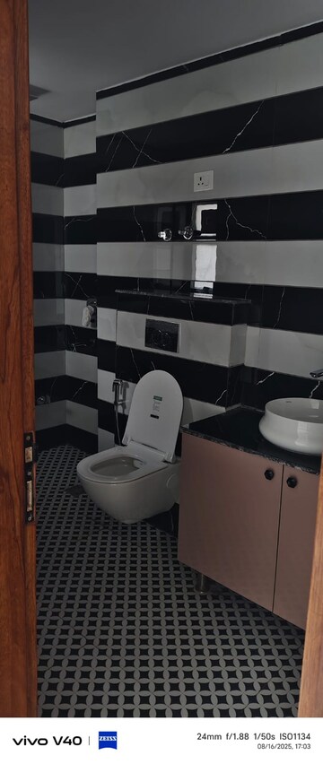 Team Area in 3 BHK Apartment at Sector 3 Dwarka – for Rent