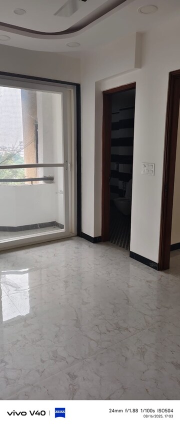 Room in 3 BHK Apartment at Sector 3 Dwarka – for Rent