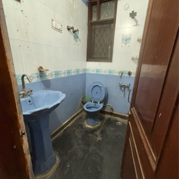 Team Area in 3 BHK Builder Floor at Rohini Sector 16 – for Rent