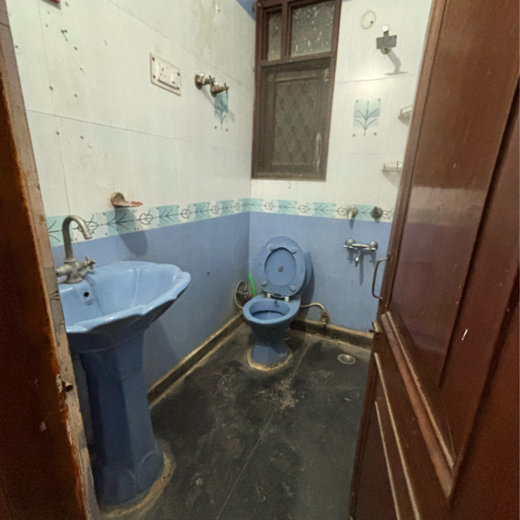 Team Area, rohini sector 16 3 Bedroom 1000 Sq.Ft. Builder Floor In Rohini Sector 16 Delhi 9079196