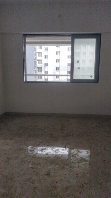 Room in 1 BHK Apartment at Squarefeet Ace Square phase 2, Ghodbunder Road – for Rent