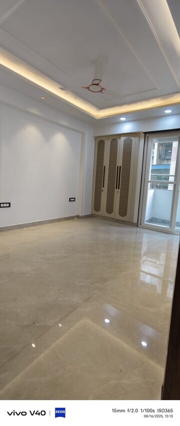 Room in 3 BHK Apartment at Sector 19 Dwarka – for Rent