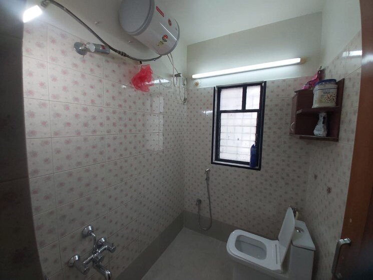 Bathroom, kumar-parisar 3 Bedroom 1500 Sq.Ft. Apartment In Kothrud Pune 9079143