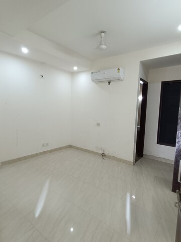 Room in 3 BHK Builder Floor at Ansal API Esencia, Sector 67 – for Rent