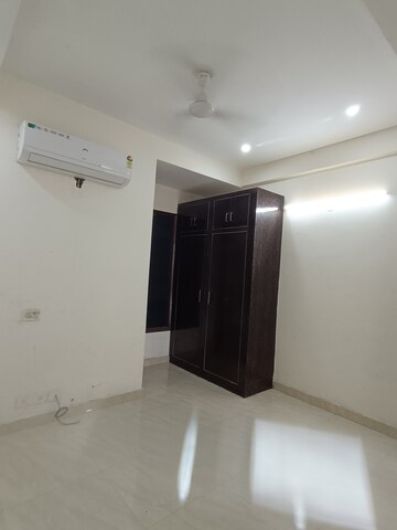 Room in 3 BHK Builder Floor at Ansal API Esencia, Sector 67 – for Rent