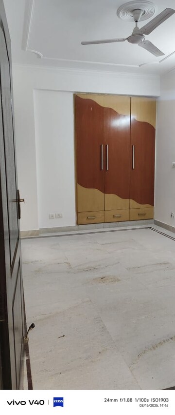 Room in 3 BHK Apartment at Sector 19 Dwarka – for Rent
