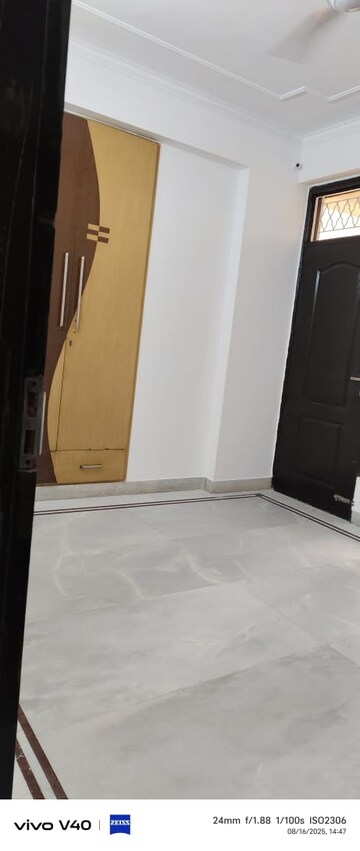 Room in 3 BHK Apartment at Sector 19 Dwarka – for Rent