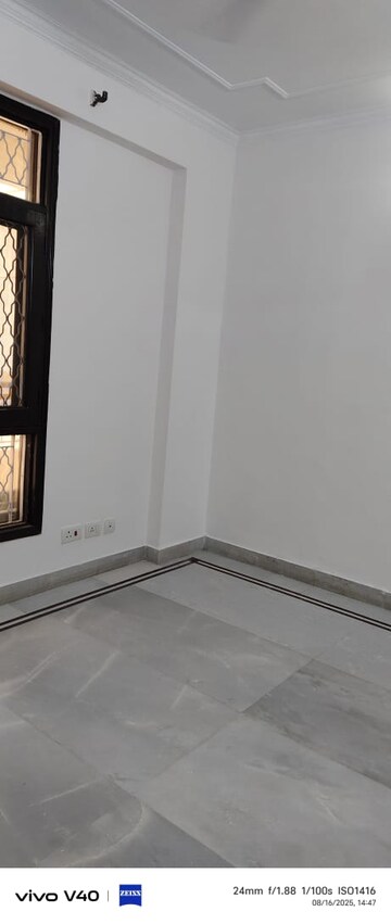 Room in 3 BHK Apartment at Sector 19 Dwarka – for Rent