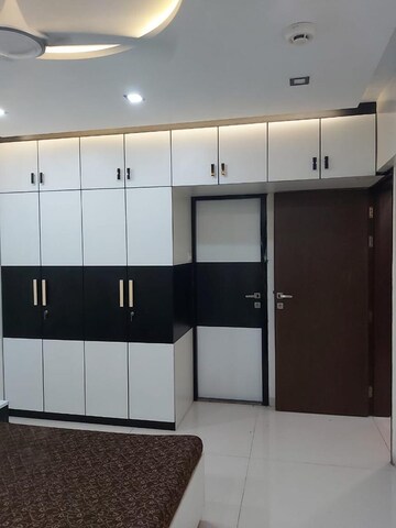 Room in 3 BHK Apartment at Rohan Mithila, Viman Nagar – for Rent