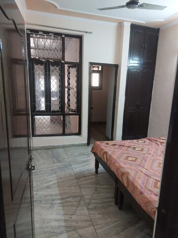 Room in 4 BHK Builder Floor at Sector 37 – for Rent