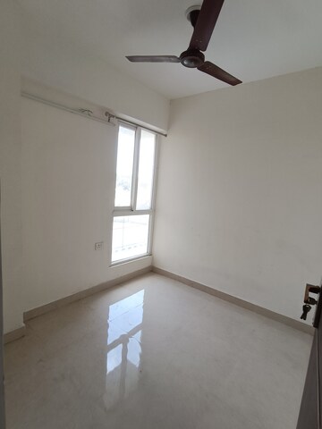 Room in 3 BHK Apartment at Signature Global Prime, Sector 63a – for Rent