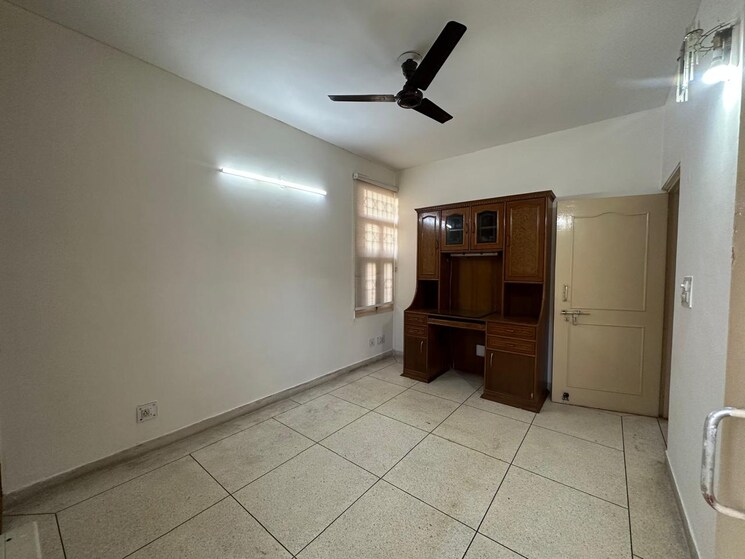 Room, sector 7 dwarka 2 Bedroom 1250 Sq.Ft. Apartment In Sector 7 Dwarka Delhi 9079298