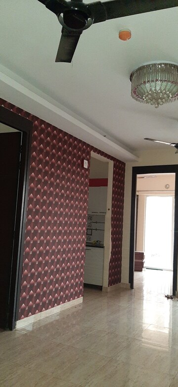 Room in 3 BHK Apartment at Land Craft Golf Links Apartment Phase 2, Pandav Nagar – for Rent