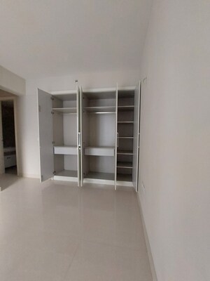 Room in 3 BHK Apartment at Logix Blossom County, Sector 137 – for Sale