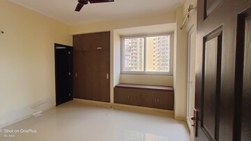 Room in 3 BHK Apartment at Dasnac The Jewel, Sector 75 – for Rent