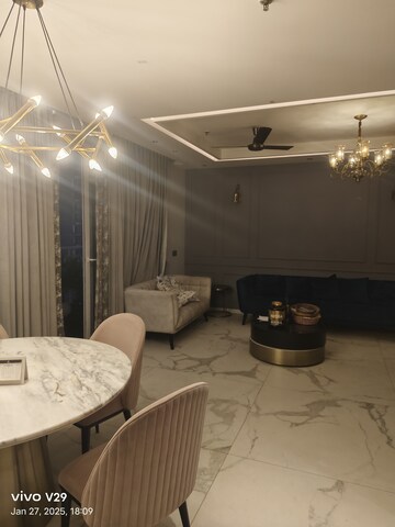 Team Area in 2 BHK Apartment at DLF Silver Oaks, Sector 26 – for Rent