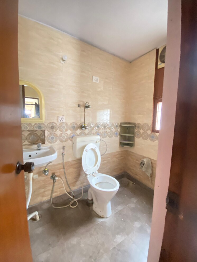 Attached Bathroom, sector 12 dwarka 4 Bedroom 2000 Sq.Ft. Apartment In Sector 12 Dwarka Delhi 9079405