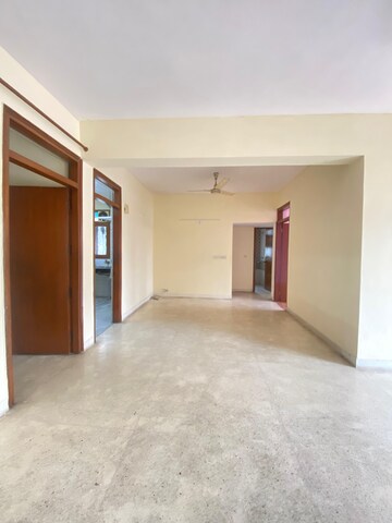 Room in 4 BHK Apartment at Sector 12 Dwarka – for Rent