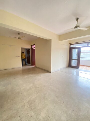 Room in 4 BHK Apartment at Sector 12 Dwarka – for Rent