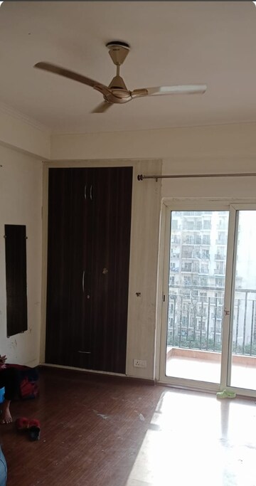 Room in 3 BHK Apartment at Rani Aakriti Shantiniketan, Sector 143 – for Rent