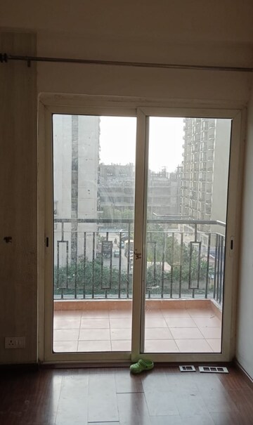 Room in 3 BHK Apartment at Rani Aakriti Shantiniketan, Sector 143 – for Rent
