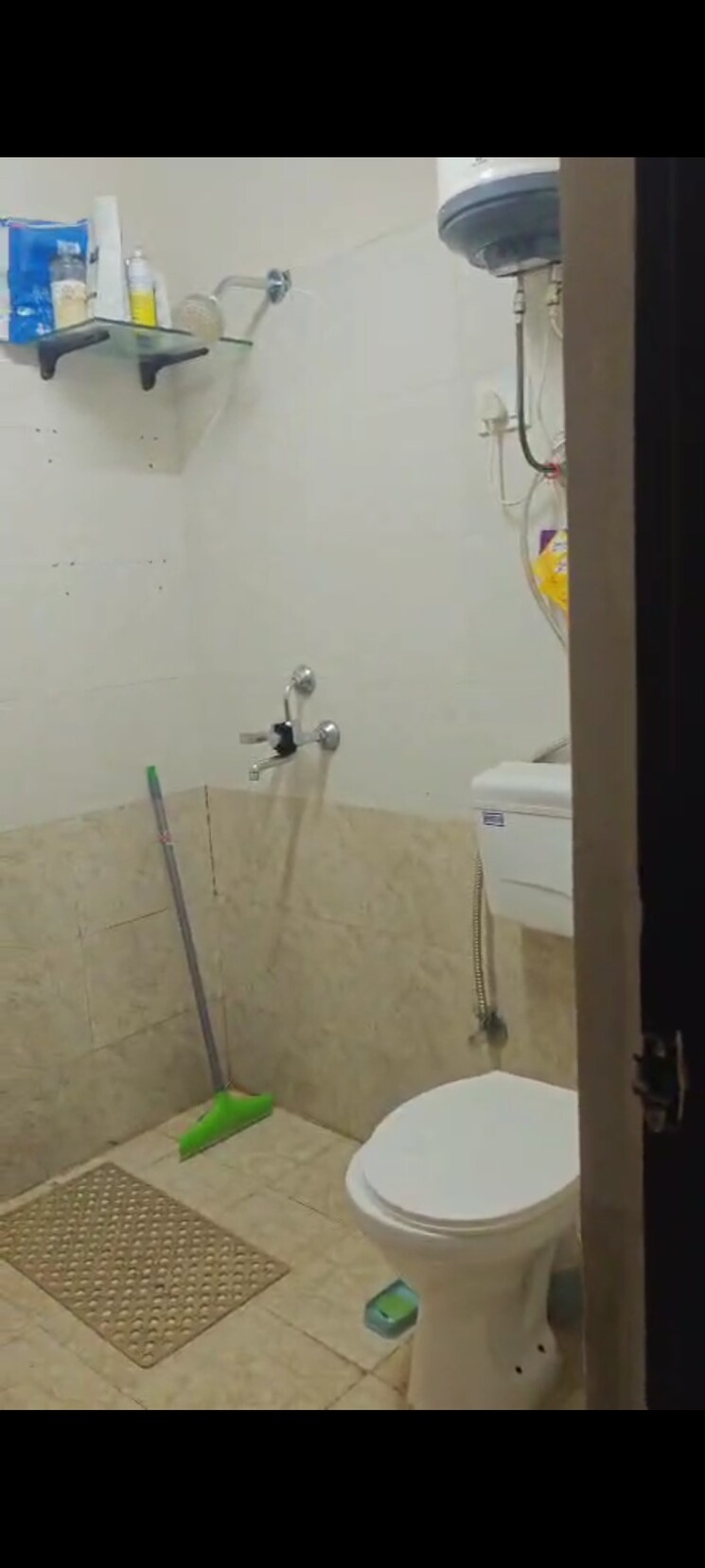 Bathroom, shree-vardhman-green-court 2 Bedroom 690 Sq.Ft. Apartment In Sector 90 Gurgaon 9079420