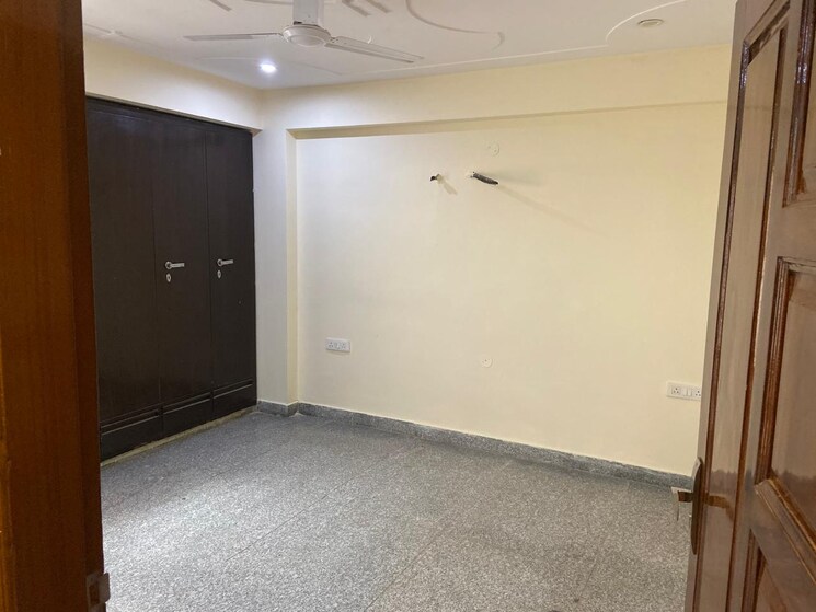 Room, sector 46 2 Bedroom 1800 Sq.Ft. Builder Floor In Sector 46 Gurgaon 9079423