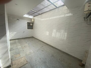 Kitchen in 2 BHK Builder Floor at Sector 46 – for Rent