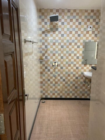 Bathroom in 2 BHK Builder Floor at Sector 46 – for Rent