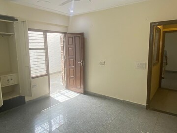 Room in 2 BHK Builder Floor at Sector 46 – for Rent