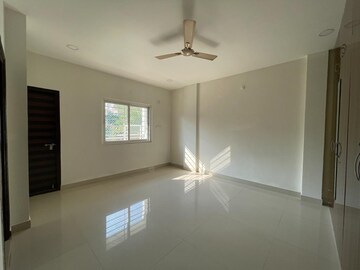 Room in 4 BHK Apartment at Jubilee Hills – for Sale