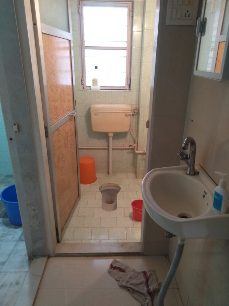 Bathroom, sun-n-dew-apartment 2 Bedroom 680 Sq.Ft. Apartment In Santacruz East Mumbai 9079460