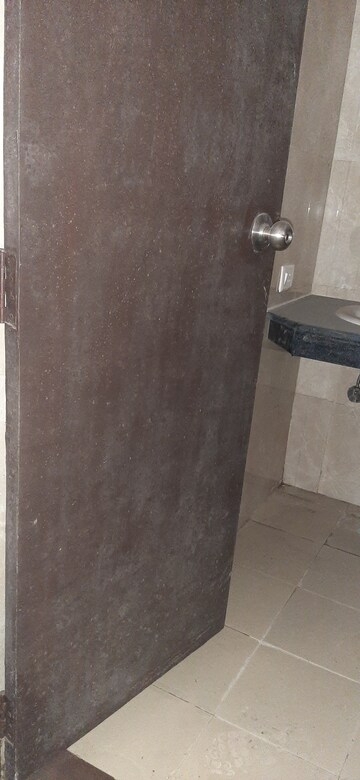 Parking in 3 BHK Apartment at Land Craft Golf Links Apartment Phase 2, Pandav Nagar – for Rent