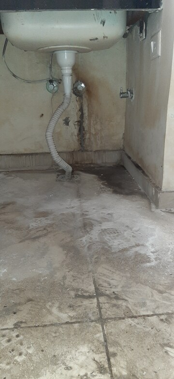 Bathroom in 3 BHK Apartment at Land Craft Golf Links Apartment Phase 2, Pandav Nagar – for Rent