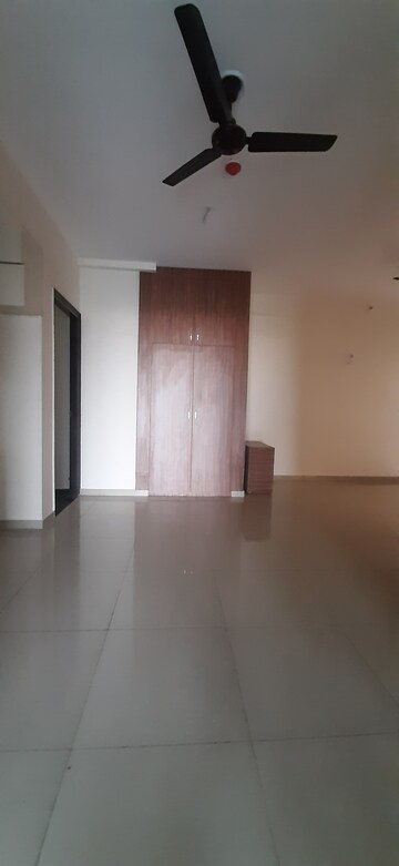 Furnished Amenities in 3 BHK Apartment at Landcraft Golflinks Plaza, Pandav Nagar – for Sale
