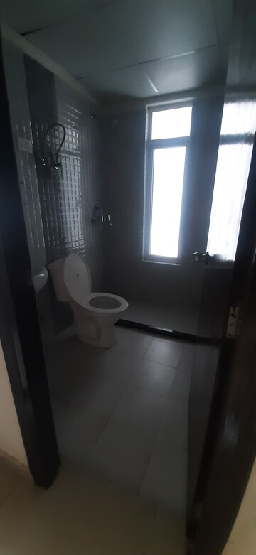 Furnished Amenities in 3 BHK Apartment at Landcraft Golflinks Plaza, Pandav Nagar – for Sale