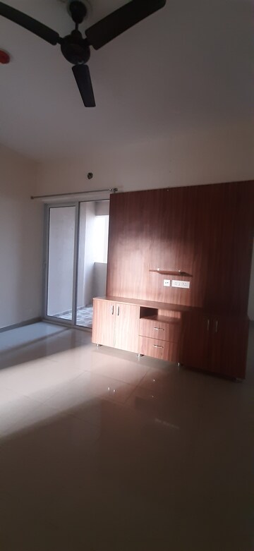 Furnished Amenities in 3 BHK Apartment at Landcraft Golflinks Plaza, Pandav Nagar – for Sale