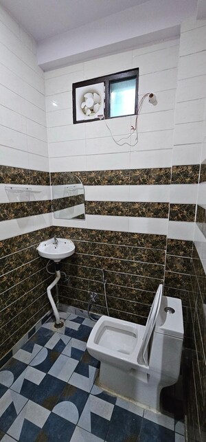 Washroom in 6+ BHK Villa at Vardhman Alfa Square, Alpha 1 Greater Noida – for Sale