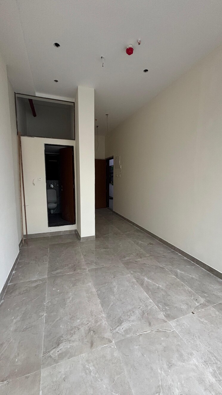 Room, borivali west Commercial Office Space 210 Sq.Ft. In Borivali West Mumbai 9079616
