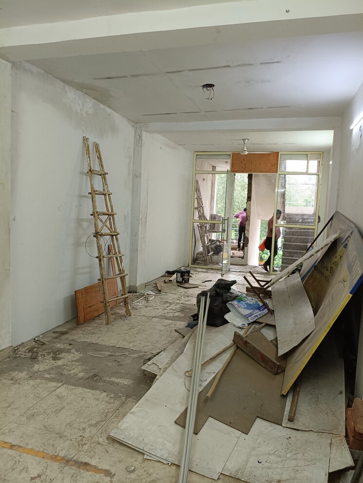 Team Area, maharani bagh Commercial Office Space in IT/SEZ 550 Sq.Ft. In Maharani Bagh Delhi 9079642