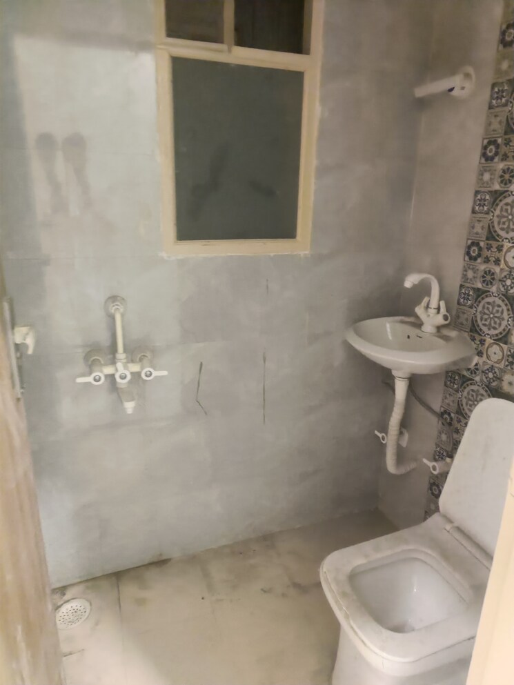 Bathroom, sector 49 3 Bedroom 1250 Sq.Ft. Builder Floor In Sector 49 Noida 9079655