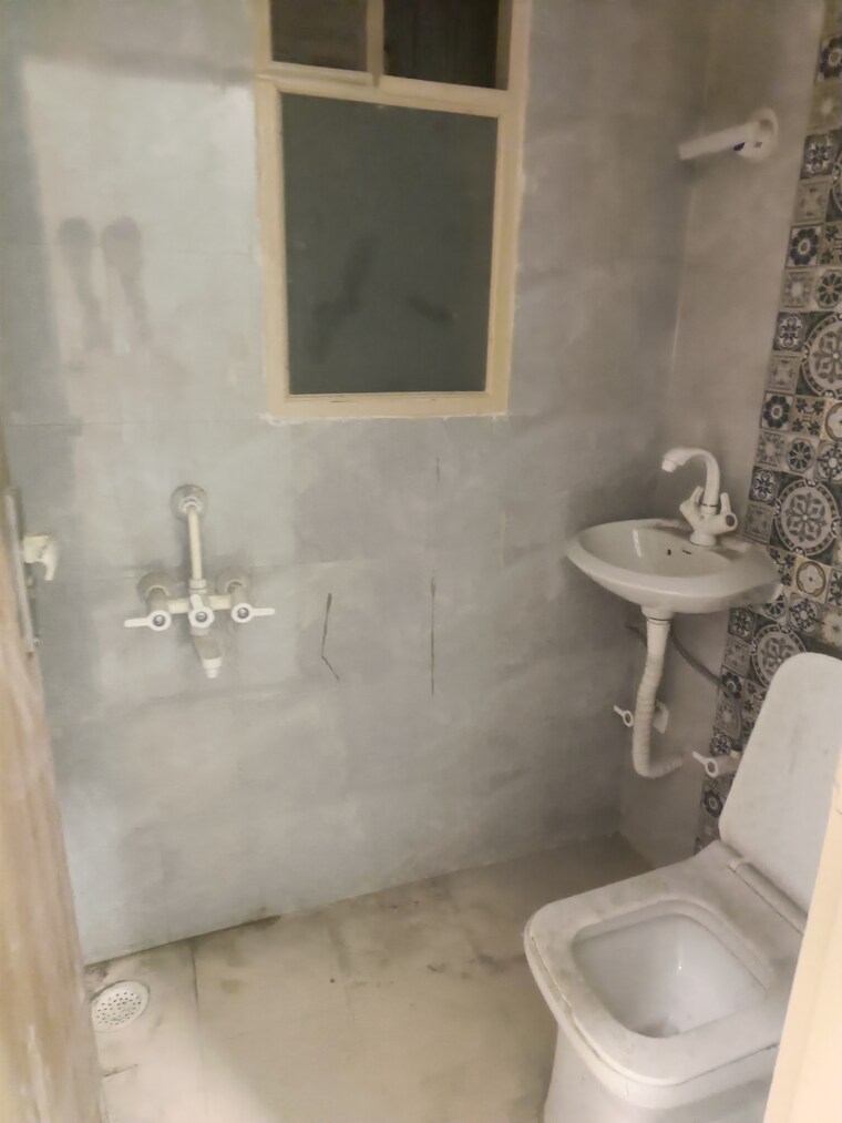 Bathroom, sector 49 3 Bedroom 1250 Sq.Ft. Builder Floor In Sector 49 Noida 9079655