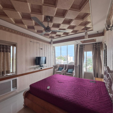 Bedroom in 2 BHK Apartment at Versova – for Rent
