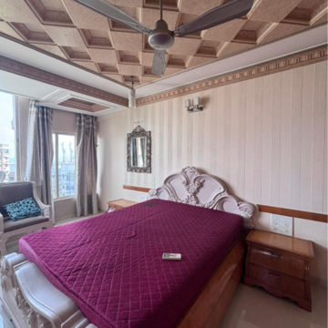 Bedroom in 2 BHK Apartment at Versova – for Rent