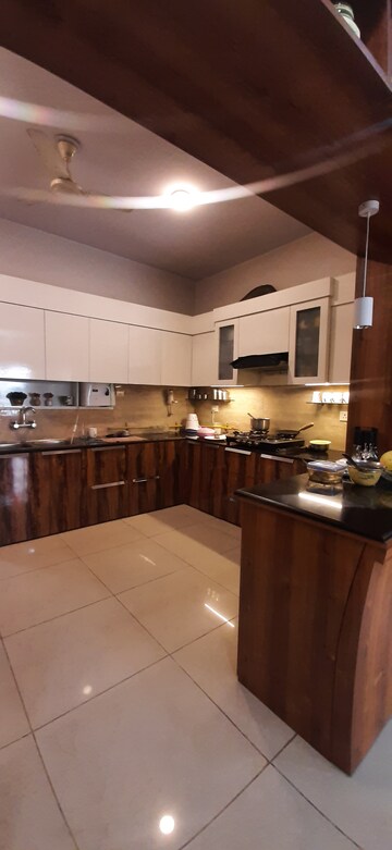 Furnished Amenities in 3 BHK Apartment at Land Craft Golf Links Apartment Phase 2, Pandav Nagar – for Sale